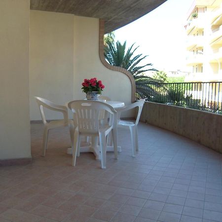 Residence Torre Del Mar Alba Adriatica Zimmer foto