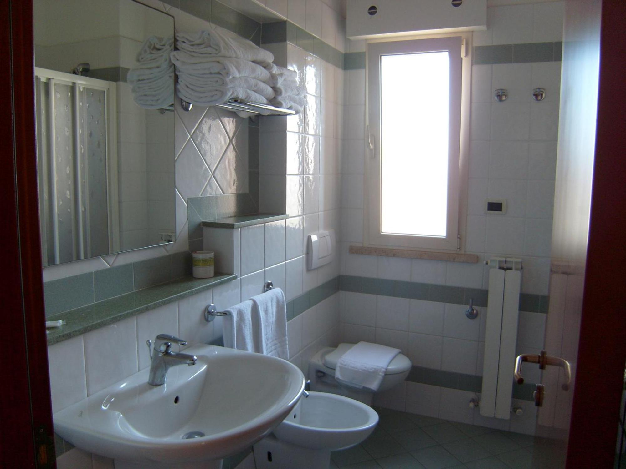 Residence Torre Del Mar Alba Adriatica Zimmer foto
