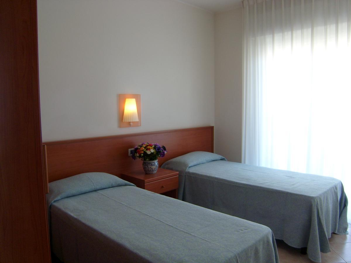 Residence Torre Del Mar Alba Adriatica Exterior foto